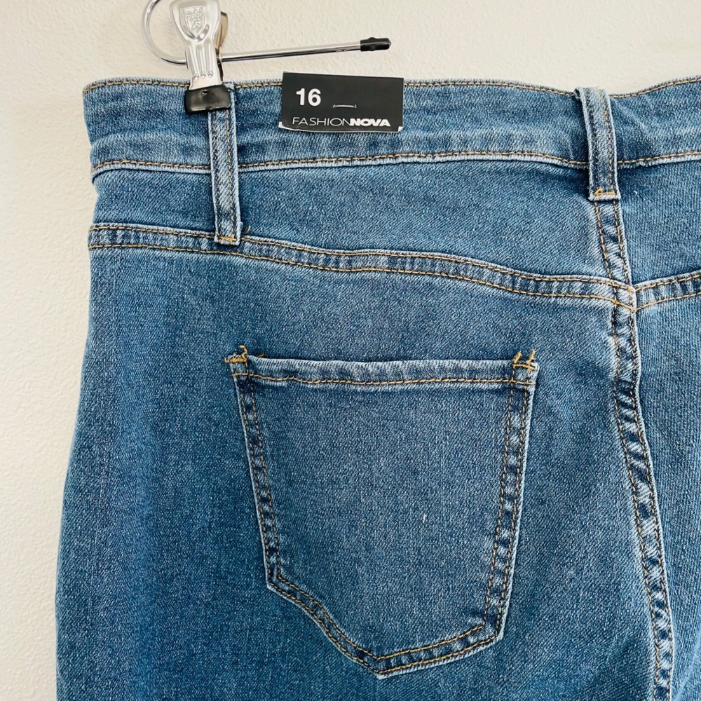 NWT Fashion Nova Sweet Love Straight Leg Jeans TALL Wide Leg Medium Wash Size 16 - Picture 6 of 12